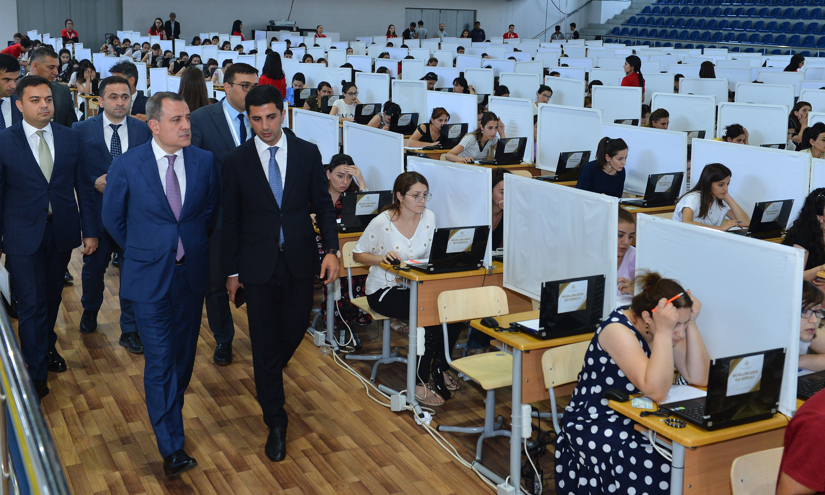 Təhsil naziri yüksək bal toplayan müəllimliyə namizədlərlə görüşüb