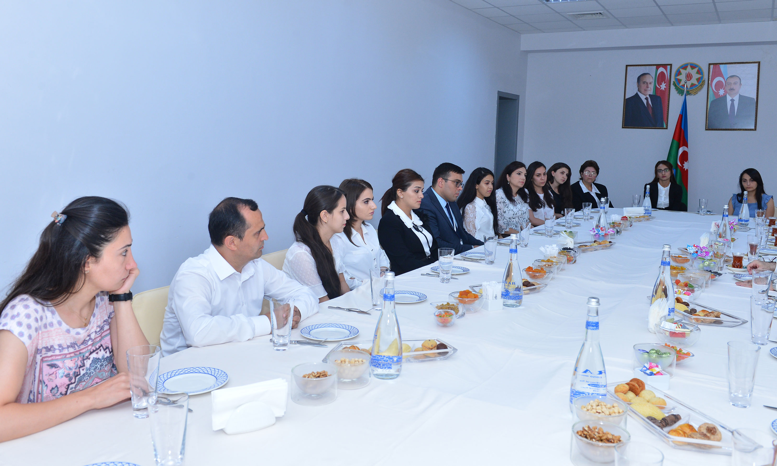 Təhsil naziri yüksək bal toplayan müəllimliyə namizədlərlə görüşüb