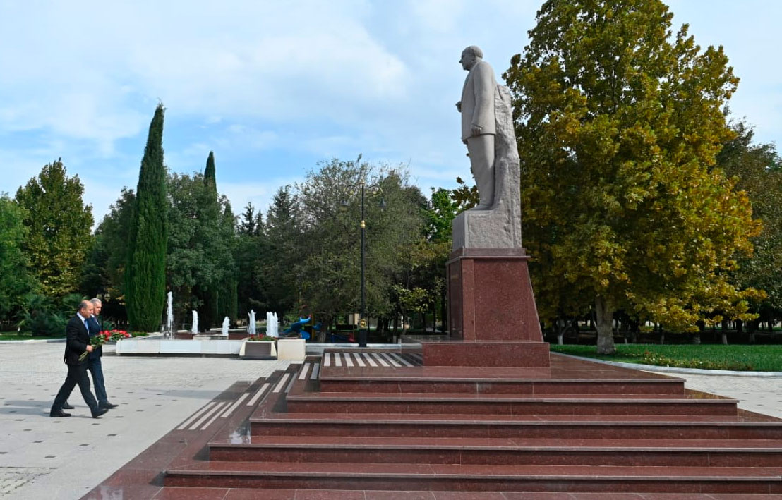 Nazir Samuxda məktəb açılışında iştirak edib