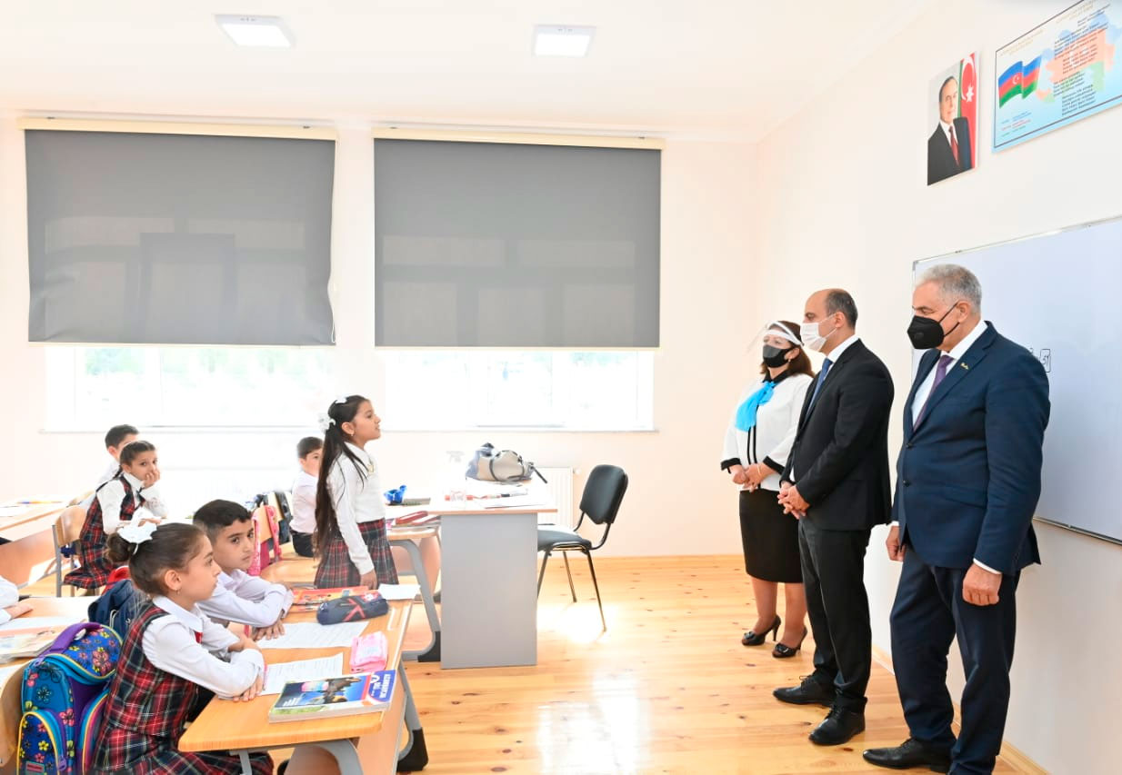 Nazir Samuxda məktəb açılışında iştirak edib