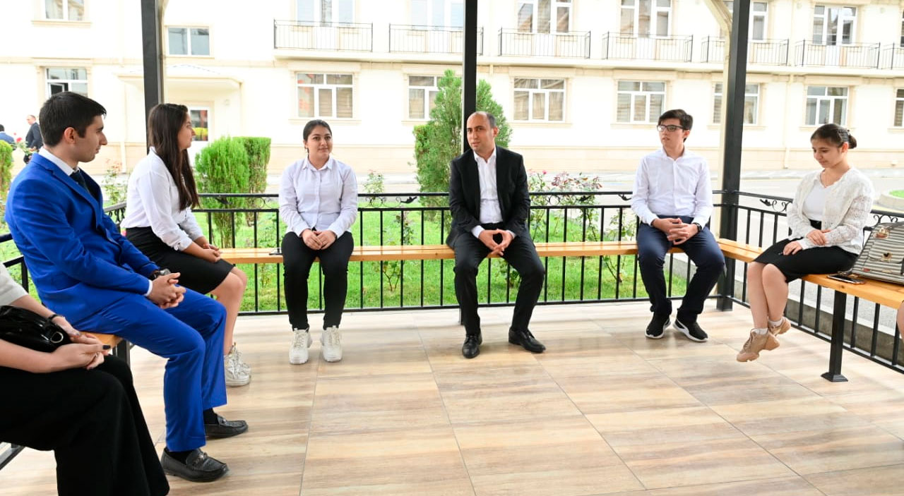 Emin Əmrullayev Gəncə Dövlət Universitetinin yataqxanasında olub