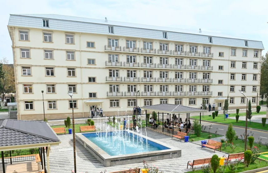Emin Əmrullayev Gəncə Dövlət Universitetinin yataqxanasında olub