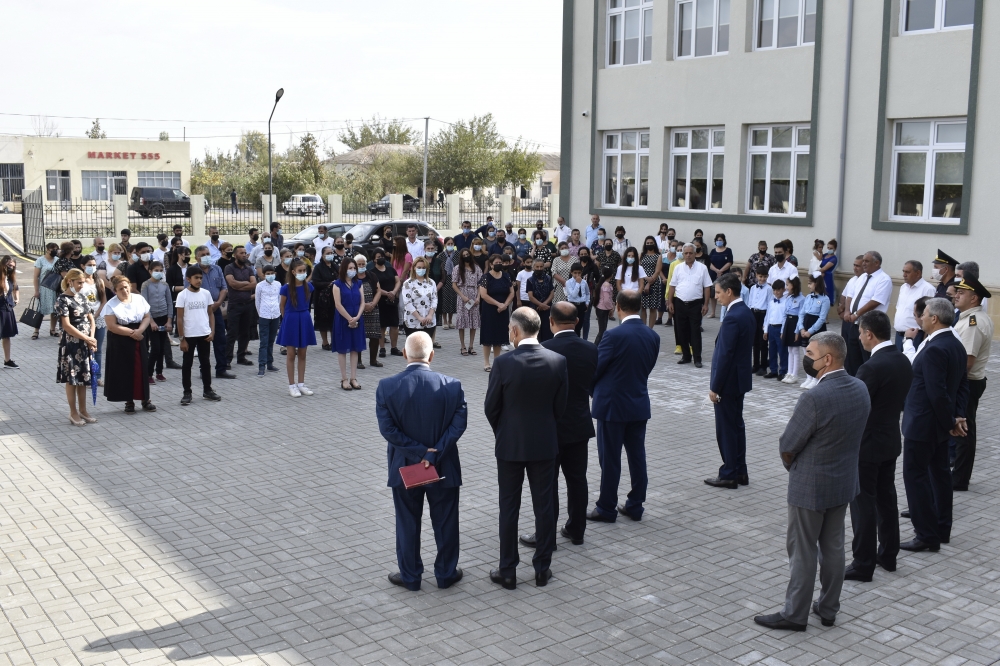 Nazir müavini İdris İsayev Bərdədə məktəb açılışında