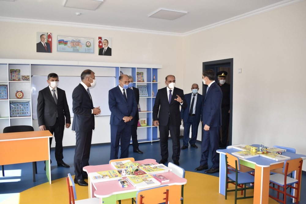 Nazir müavini İdris İsayev Bərdədə məktəb açılışında
