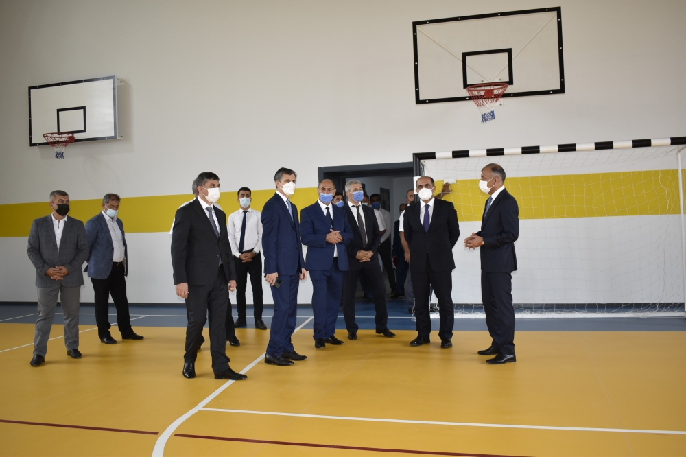 Nazir müavini İdris İsayev Bərdədə məktəb açılışında