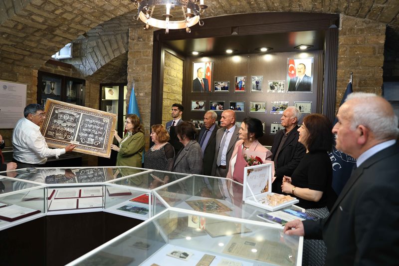 İqtisad Universitetinin məzunları 50 illik yubileylərini UNEC-də qeyd ediblər - FOTOLAR