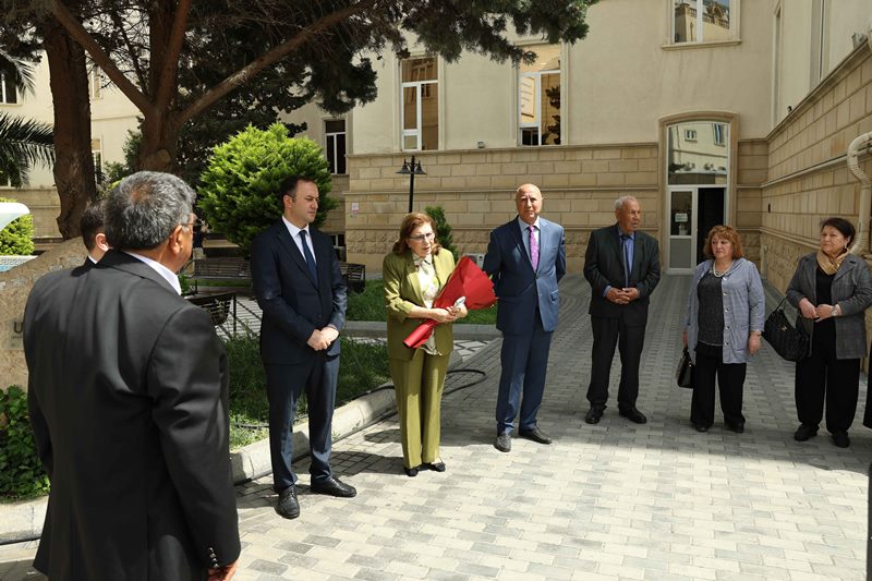 İqtisad Universitetinin məzunları 50 illik yubileylərini UNEC-də qeyd ediblər - FOTOLAR