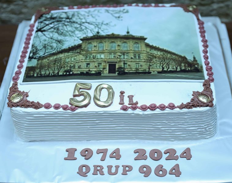 İqtisad Universitetinin məzunları 50 illik yubileylərini UNEC-də qeyd ediblər - FOTOLAR