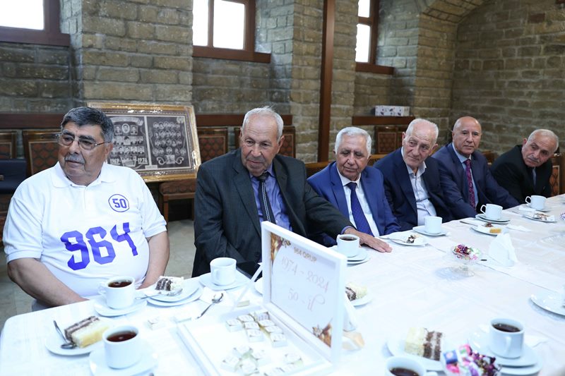 İqtisad Universitetinin məzunları 50 illik yubileylərini UNEC-də qeyd ediblər - FOTOLAR