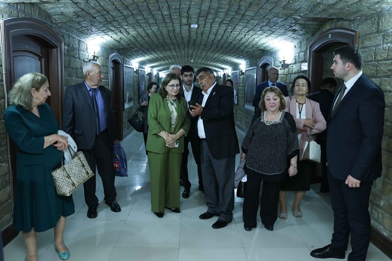 İqtisad Universitetinin məzunları 50 illik yubileylərini UNEC-də qeyd ediblər - FOTOLAR