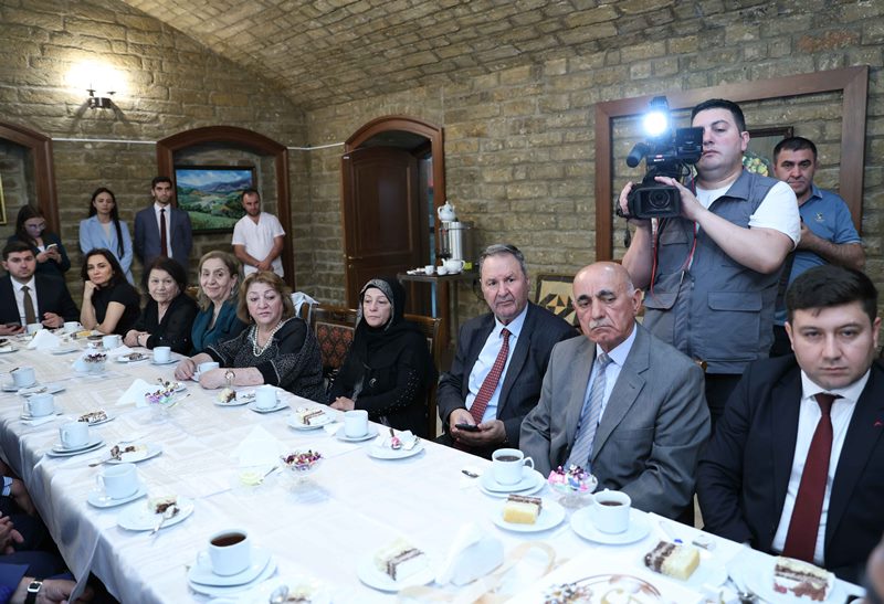 İqtisad Universitetinin məzunları 50 illik yubileylərini UNEC-də qeyd ediblər - FOTOLAR