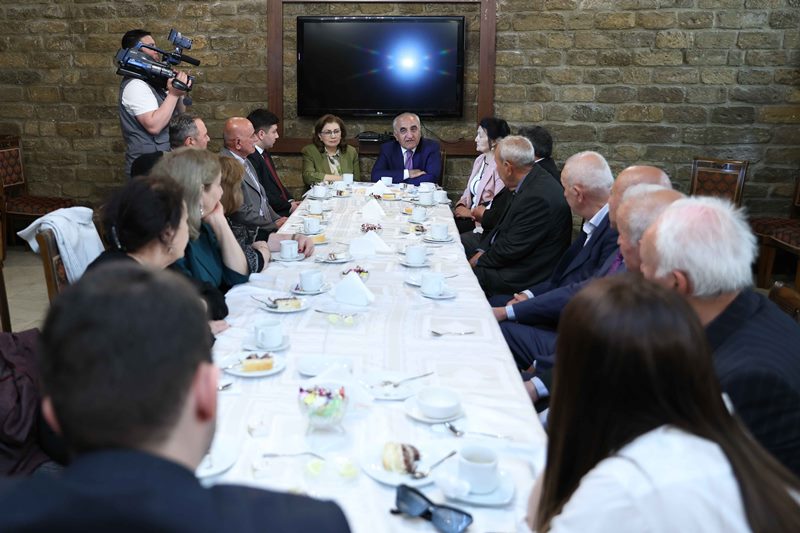 İqtisad Universitetinin məzunları 50 illik yubileylərini UNEC-də qeyd ediblər - FOTOLAR