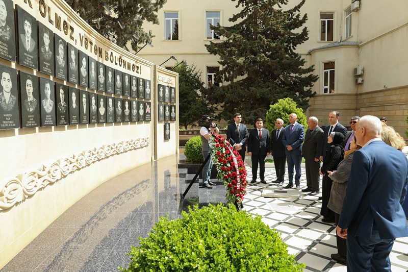 İqtisad Universitetinin məzunları 50 illik yubileylərini UNEC-də qeyd ediblər - FOTOLAR