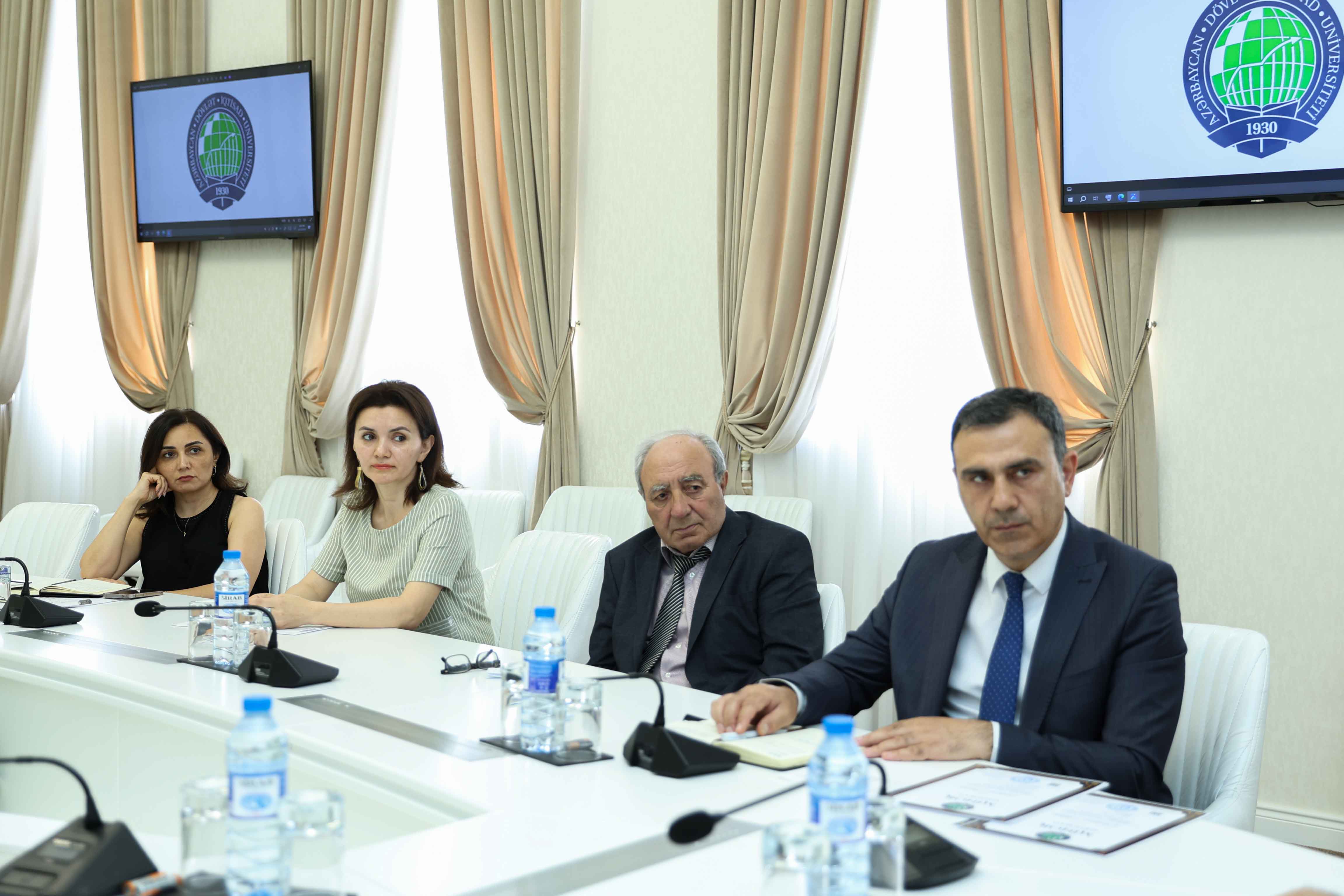 UNEC-in “Minor” proqramının ilk məzunlarına sertifikatlar təqdim olunub
