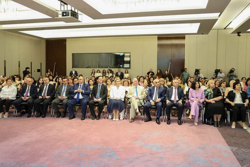 UNEC-in təşkilatçılığı ilə “Eko Dilçilik” mövzusunda Xarici Dil Müəllimlərinin II Beynəlxalq Forumu keçirilib