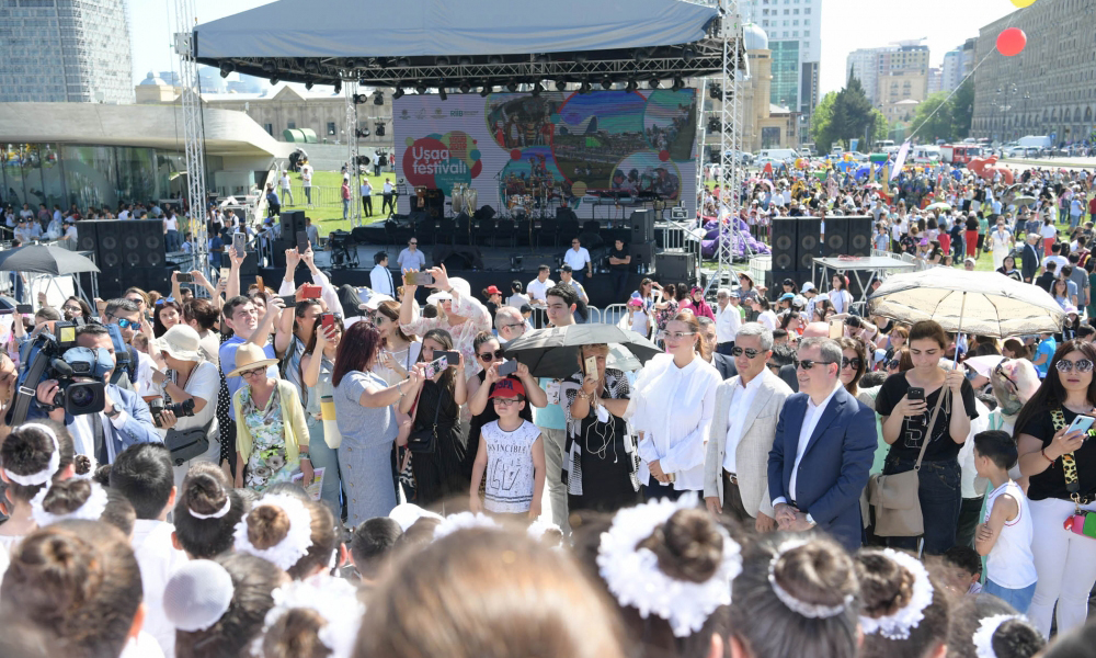 Heydər Əliyev Mərkəzinin parkında Uşaq festivalı keçirilib