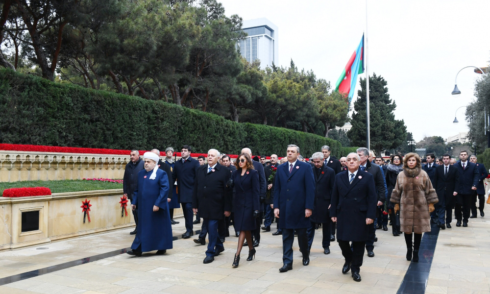 Qanlı 20 Yanvar faciəsinin otuzuncu ildönümü ilə əlaqədar Şəhidlər xiyabanını ümumxalq ziyarəti