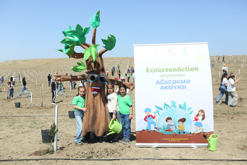Məktəblilərin iştirakı ilə “EcoGreenAction” layihəsi çərçivəsində ağacəkmə aksiyası keçirilib