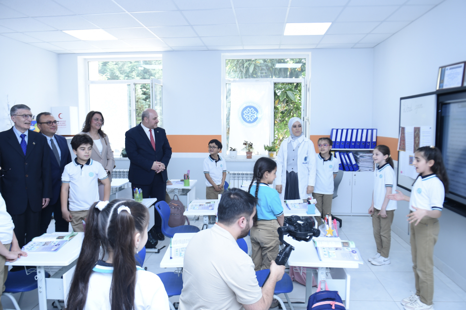 Professor Əziz Sancar Azərbaycan Beynəlxalq Maarif Məktəblərinin müəllim və şagirdləri ilə görüşüb
