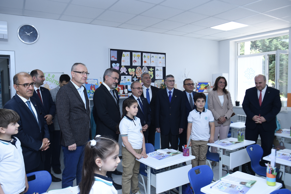 Professor Əziz Sancar Azərbaycan Beynəlxalq Maarif Məktəblərinin müəllim və şagirdləri ilə görüşüb