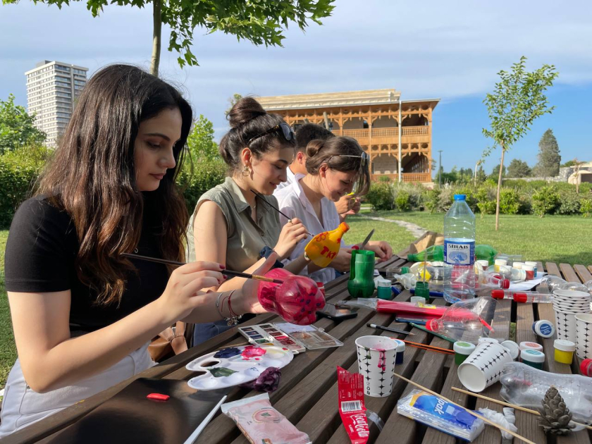 ADPU-nun təhsil könüllülərindən maraqlı layihə: “Xəzinədir, tullantı deyil!”