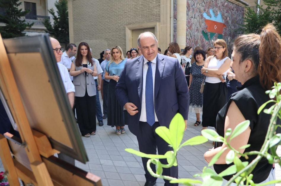 BSU-da tələbələrin əl işlərindən ibarət rəsm və foto sərgisi təşkil edilib
