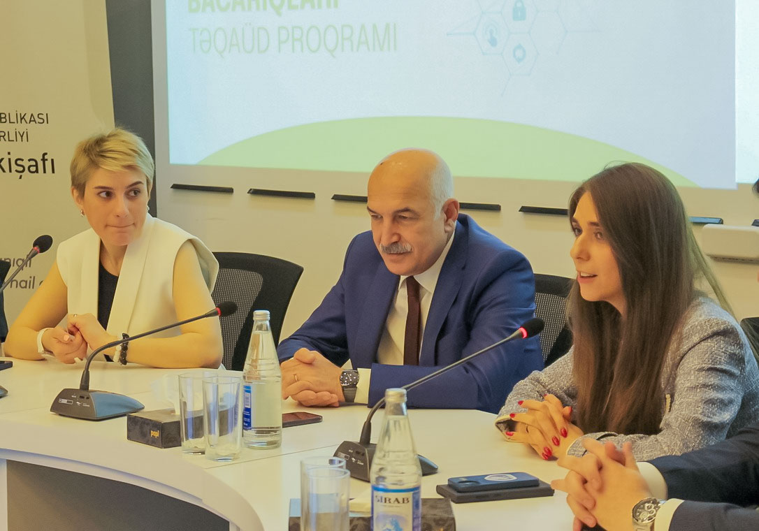 “Maya Hacıyeva adına İKT bacarıqları” təqaüd proqramının qalibləri ilə görüş keçirilib