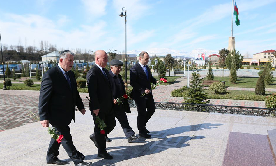 İlahiyyatçı tələbələr “Soyqırımı Memorial Kompleksi”ndə