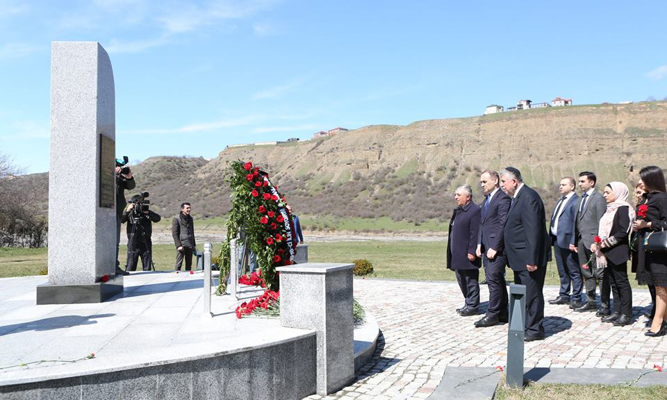 İlahiyyatçı tələbələr “Soyqırımı Memorial Kompleksi”ndə