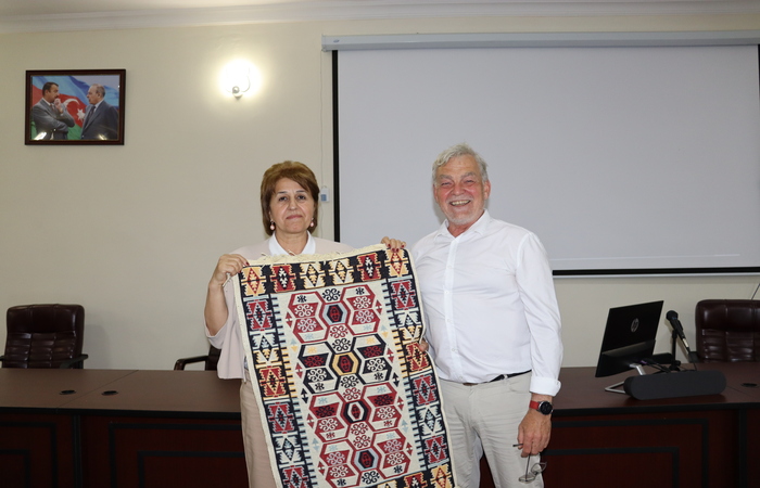 Almaniyalı alim Molekulyar Biologiya və Biotexnologiyalar İnstitutunda elmi ezamiyyətdə olub