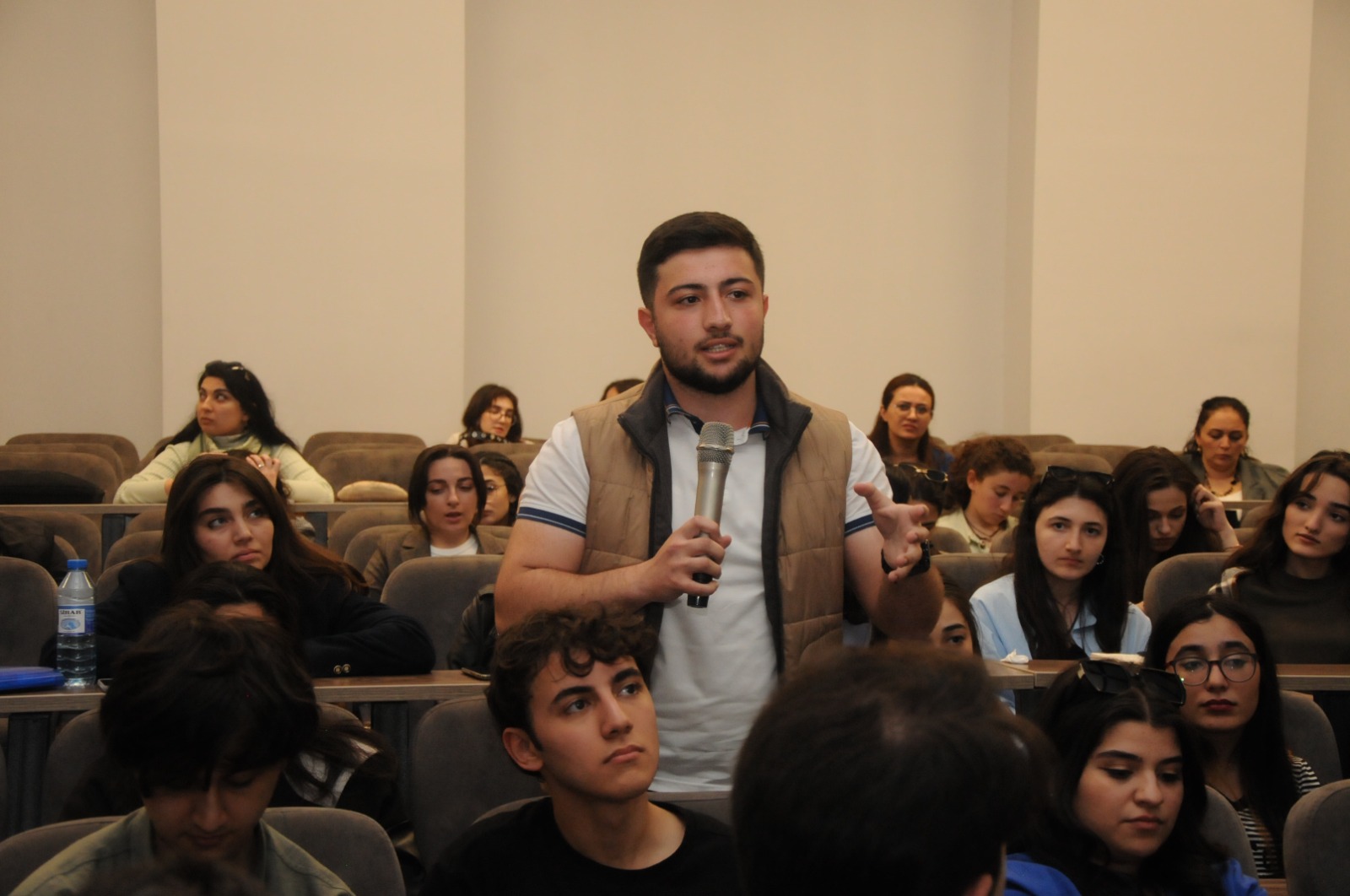 “Azərbaycan müəllimi” Kembric Universitetinin professoru Qərib Mürşüdovu tələbələrimizlə görüşdürdü - FOTOLAR