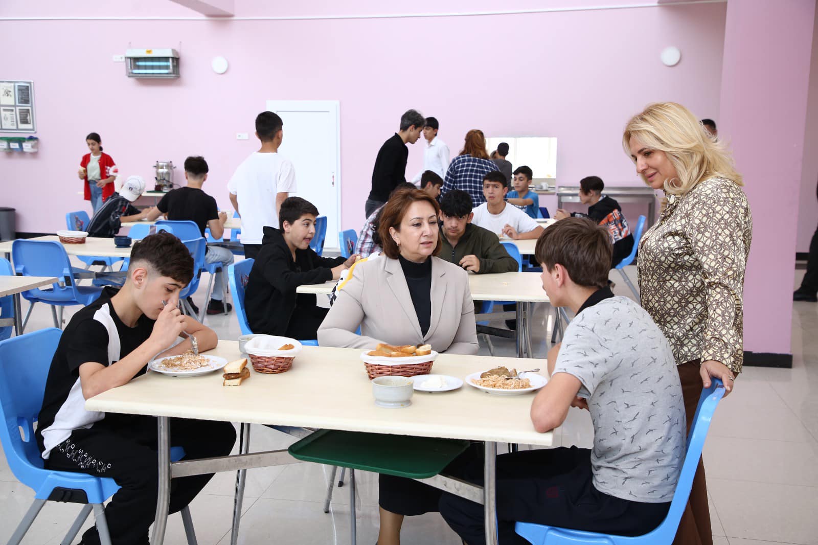 Agentlik əməkdaşları internat məktəblərini ziyarət ediblər