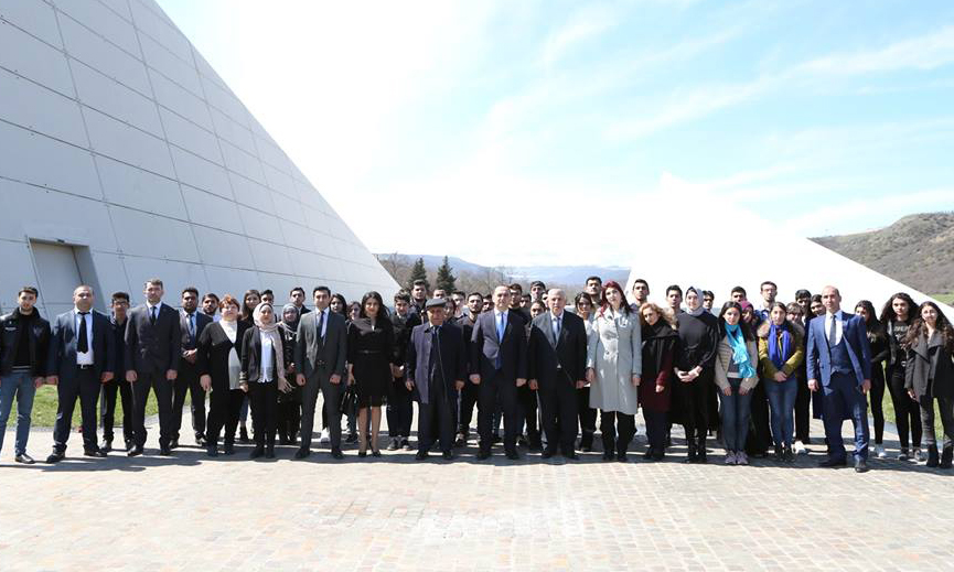 İlahiyyatçı tələbələr “Soyqırımı Memorial Kompleksi”ndə