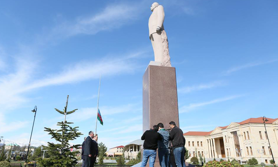 İlahiyyatçı tələbələr “Soyqırımı Memorial Kompleksi”ndə
