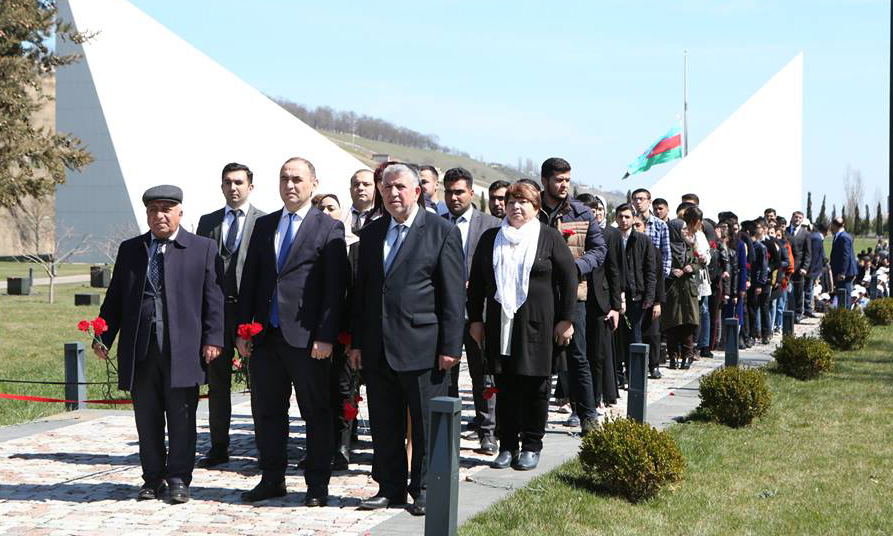 İlahiyyatçı tələbələr “Soyqırımı Memorial Kompleksi”ndə