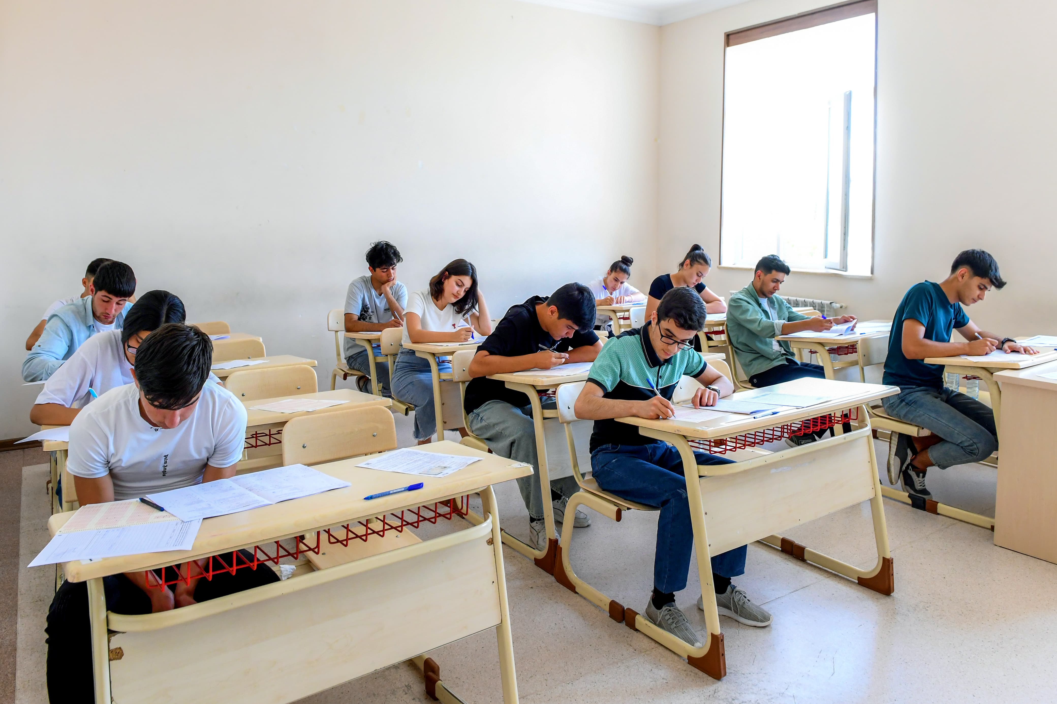 I və IV ixtisas qrupları üzrə ali təhsil müəssisələrinə qəbul imtahanı başa çatıb