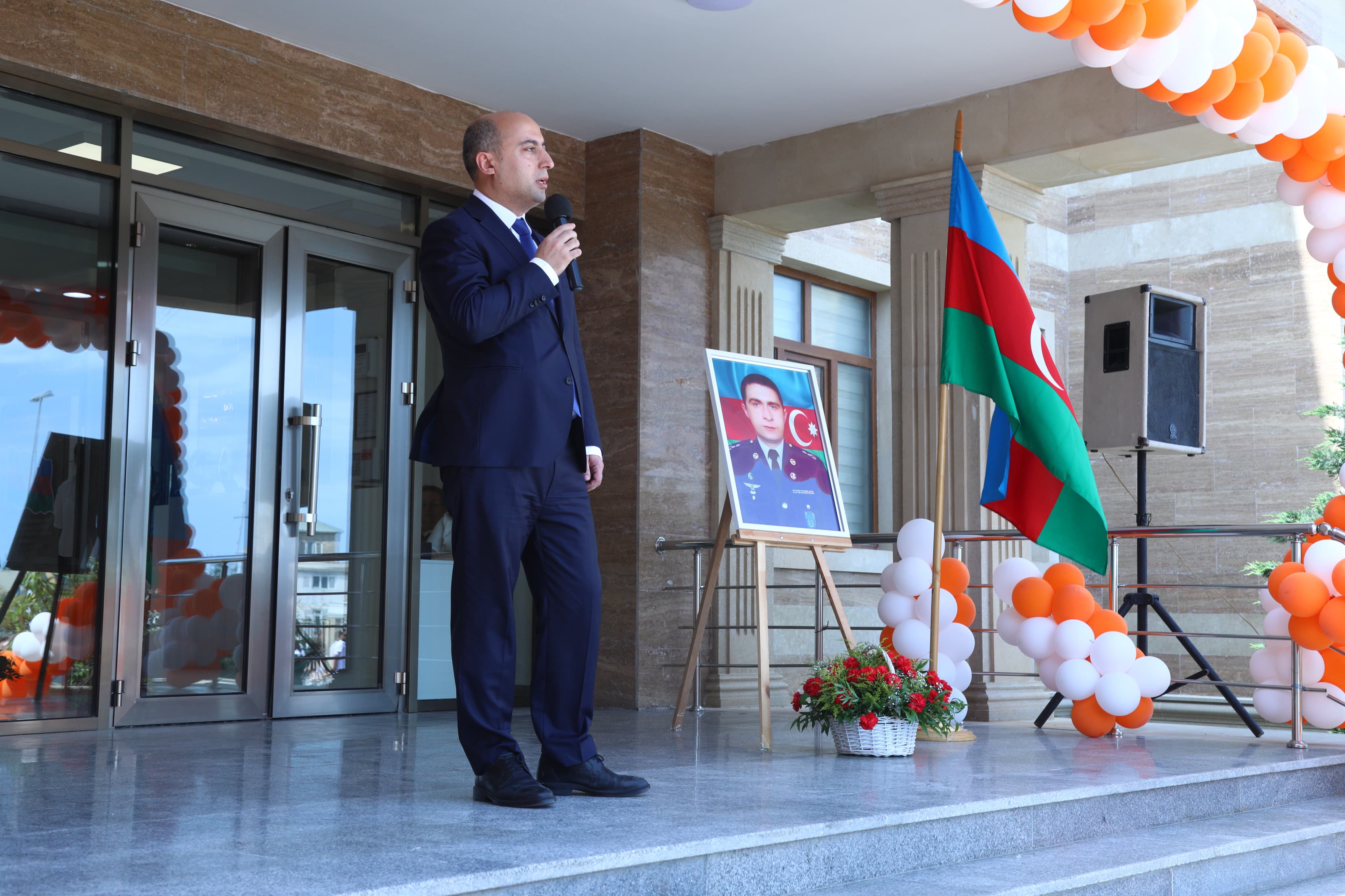 Nazir şəhid polkovnik Ramiz Qasımovun qızının məzun olduğu məktəbin
