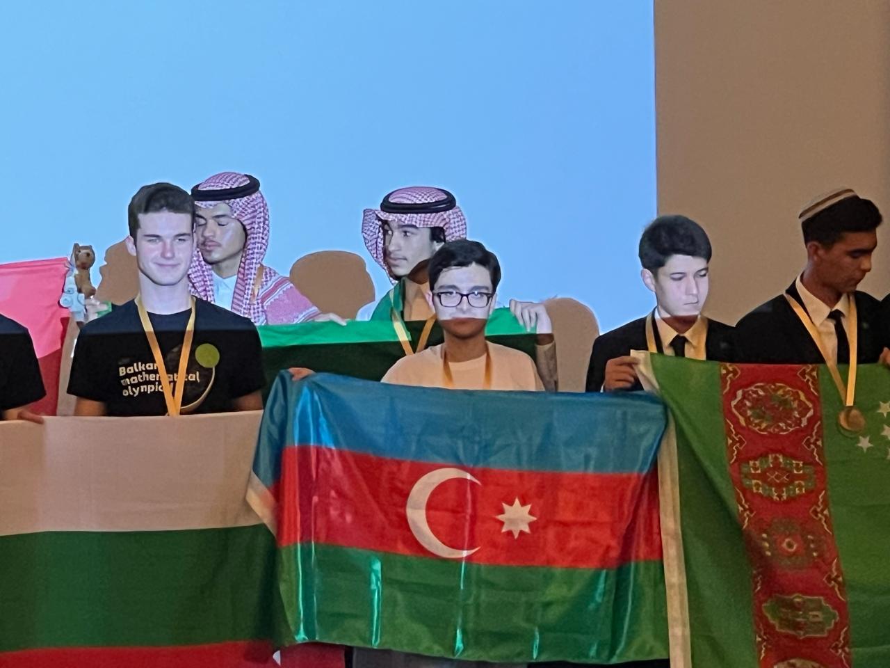 Beynəlxalq riyaziyyat olimpiadasından uğurla dönən şagirdlərimiz: 1 gümüş, 2 bürünc medal