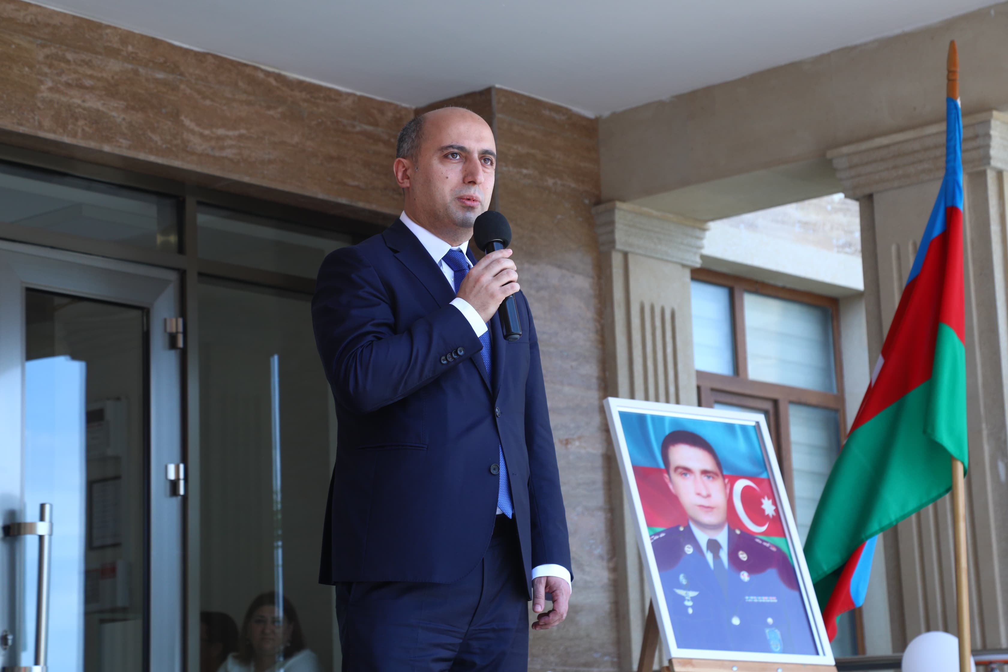 Nazir şəhid polkovnik Ramiz Qasımovun qızının məzun olduğu məktəbin
