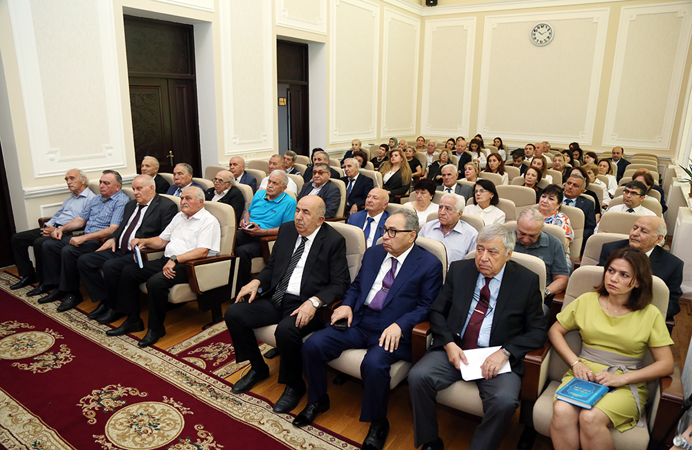 “Yaşıl dünya naminə həmrəylik ili”nə həsr olunmuş elmi konfrans keçirilib