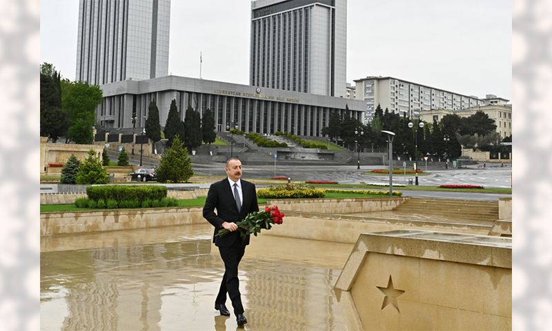 Prezident İlham Əliyev faşizm üzərində Qələbə uğrunda həlak olan Azərbaycan övladlarının xatirəsini ehtiramla anıb