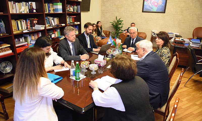 ADU-nun rektoru Argentina səfiri ilə görüşüb