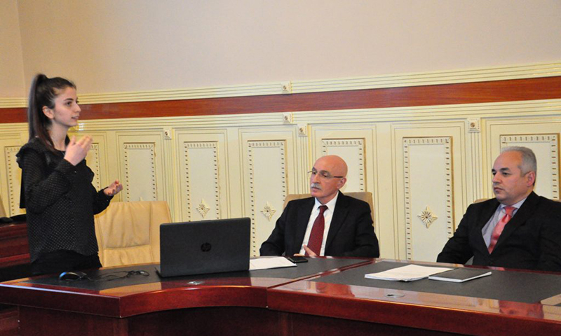 Firudin Qurbanov “Hult Prize” müsabiqəsinində iştirak edəcək tələbələrlə görüşüb