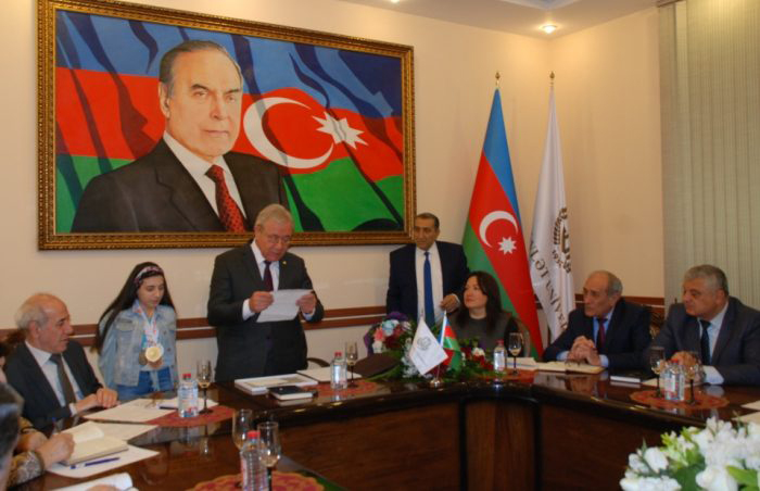 Rektor Xüsusi Yay Olimpiya Oyunlarının qalib tələbəsini təbrik edib