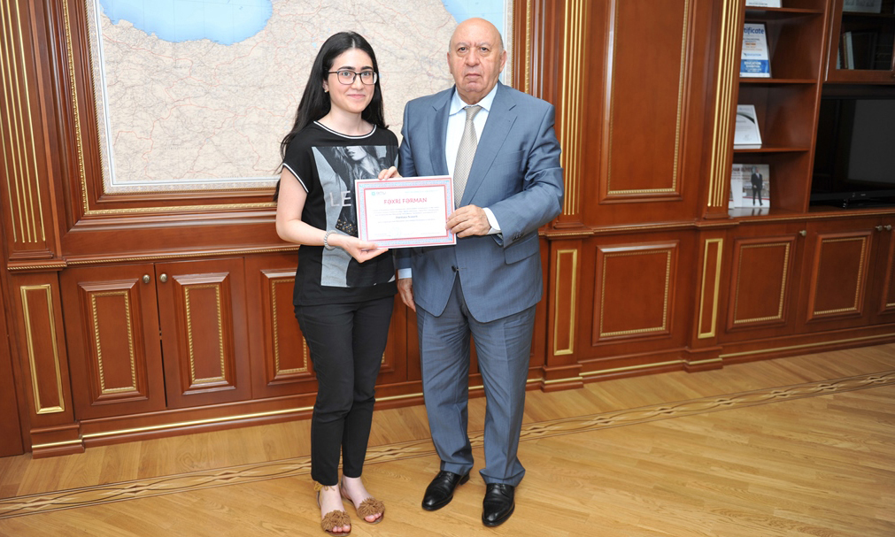 Rektor müsabiqə qalibləri ilə görüşüb