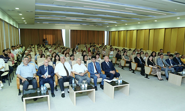 Böyük türkmən şairi Məhtimqulu Fəraqiyə həsr olunan beynəlxalq konfrans keçirilib