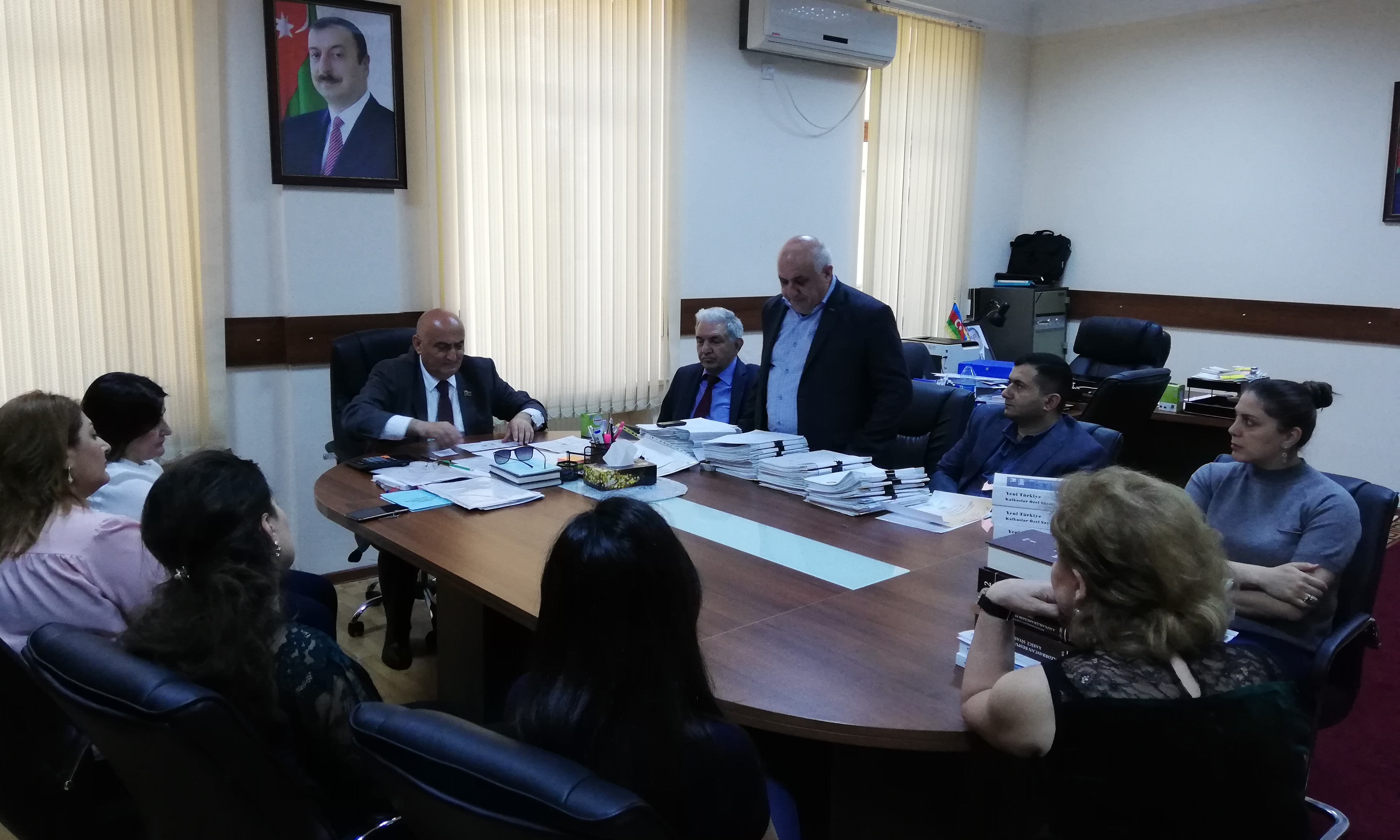 “Heydər Əliyev və İmadəddin Nəsimi irsinin tanıdılması məsələləri” mövzusunda dəyirmi masa