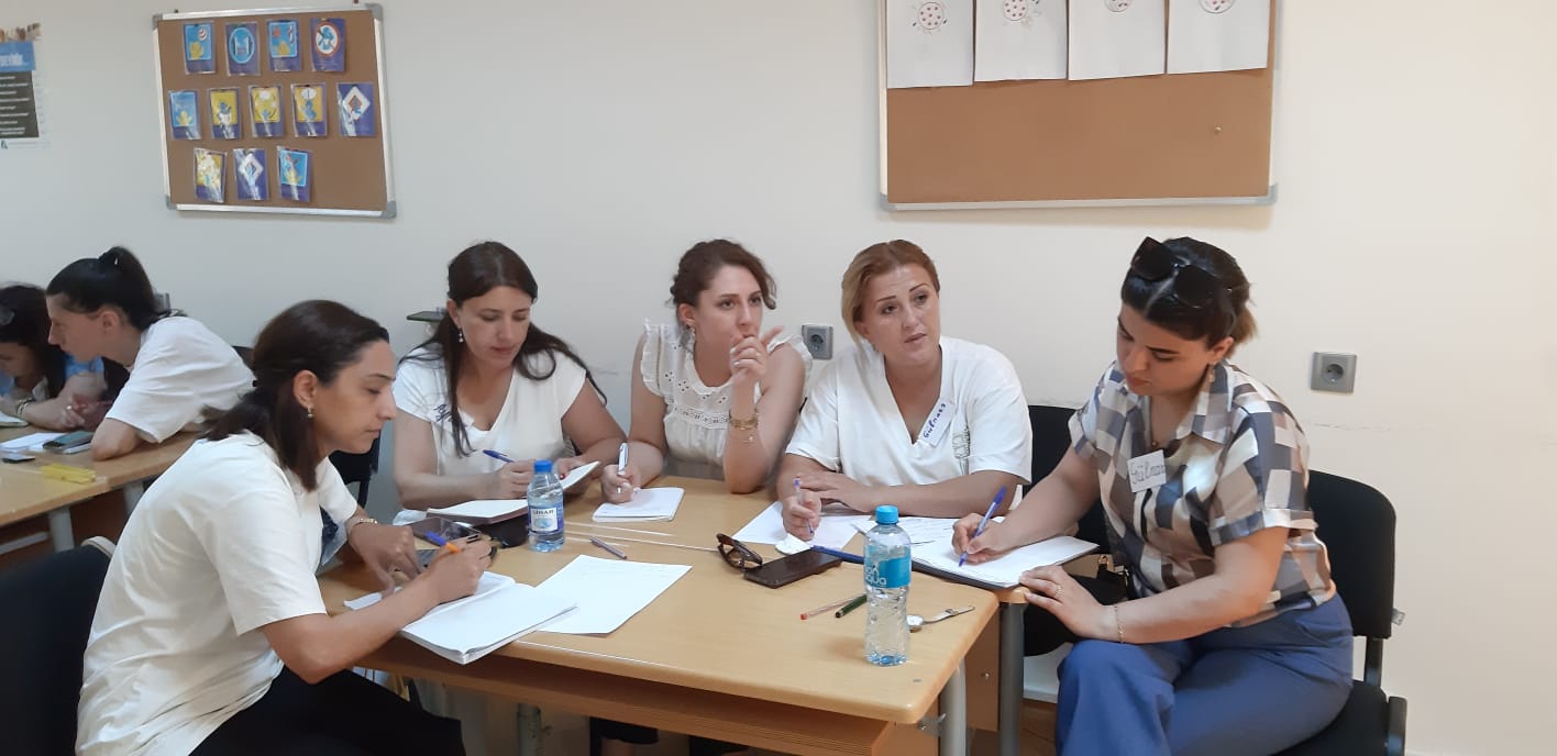“Müasir metodist” müsabiqəsi çərçivəsində keçirilən təlimlər davam edir