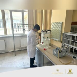 Beynəlxalq Kimya Olimpiadasında ölkəmizi təmsil edəcək şagirdlərə Atatürk Universitetində laboratoriya hazırlıq dərsləri keçirilib