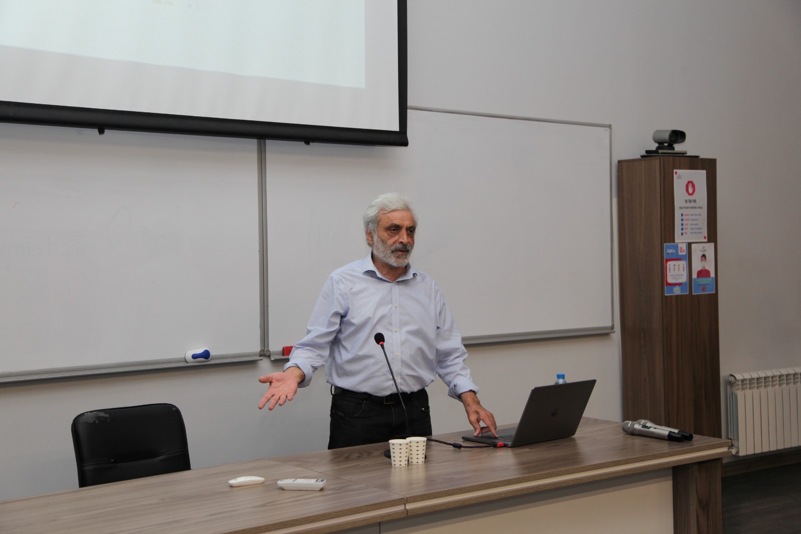 “Azərbaycan müəllimi” Kembric Universitetinin professoru Qərib Mürşüdovu tələbələrimizlə görüşdürdü - FOTOLAR